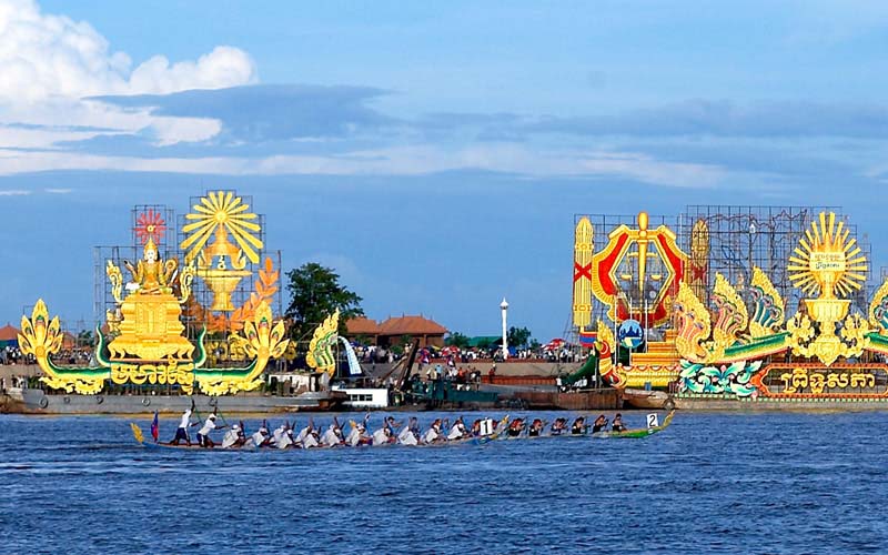 water festival in cambodia